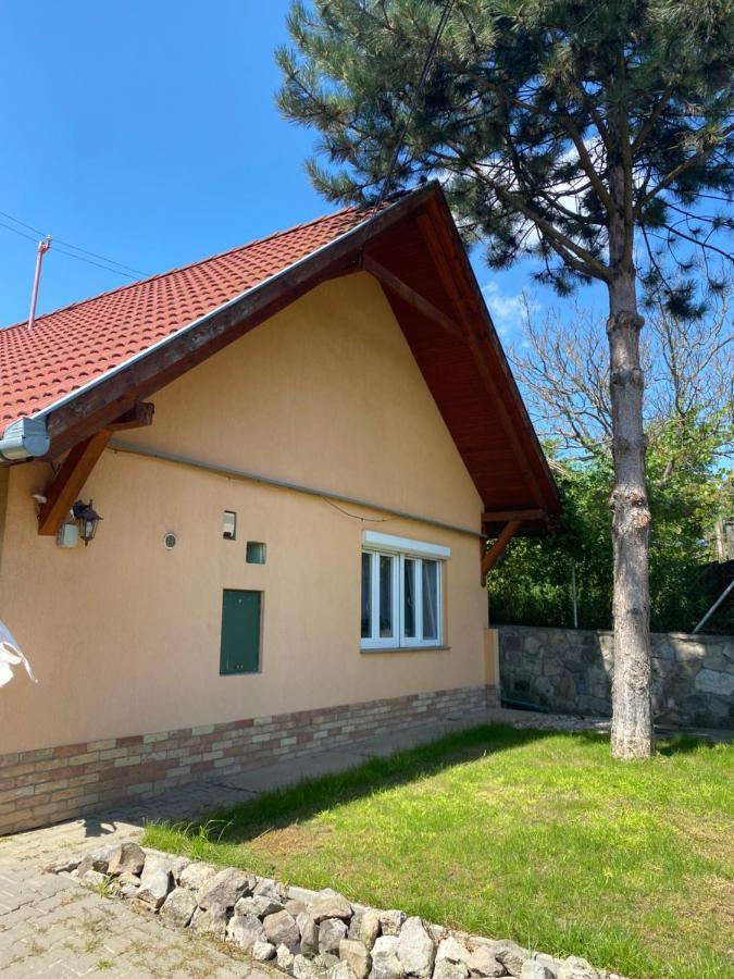 Vityesz Vendégház ** Apartamento Chl'aba Exterior foto