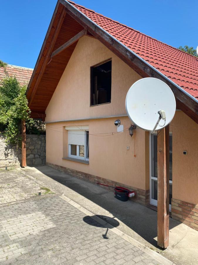 Vityesz Vendégház ** Apartamento Chl'aba Exterior foto