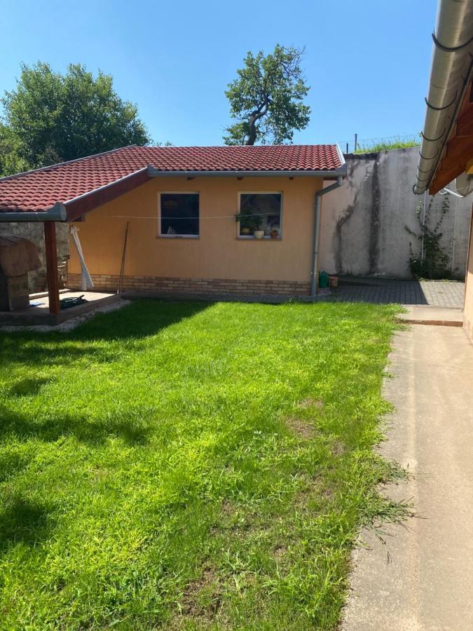 Vityesz Vendégház ** Apartamento Chl'aba Exterior foto