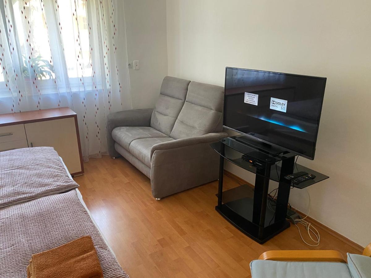 Vityesz Vendégház ** Apartamento Chl'aba Exterior foto